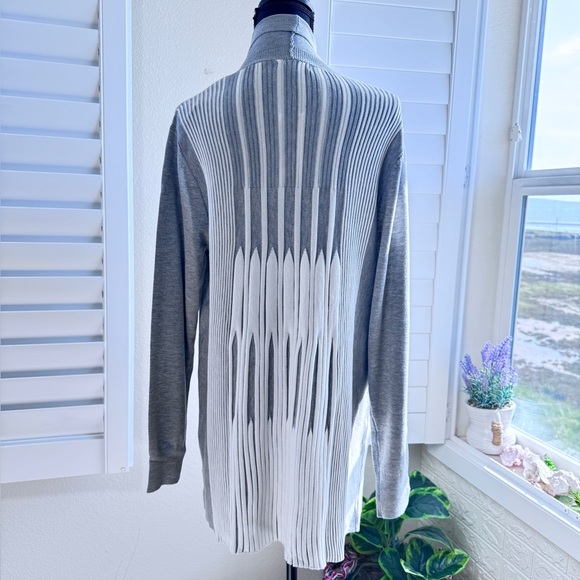 Stitch Fix: Elegant Gray and White Women's Sweater - Picture 7 of 16